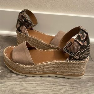 Universal Threads Snakeskin Wedge